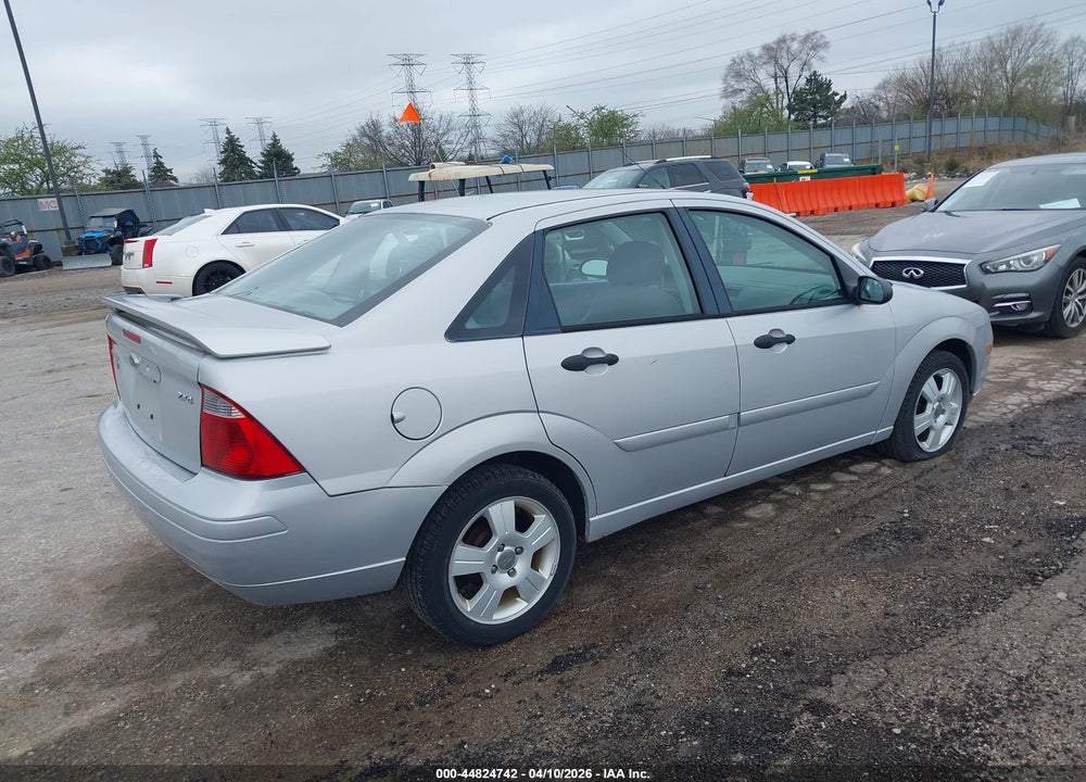 2005 FORD FOCUS ZX4 VIN: 1FAFP34N45W164908