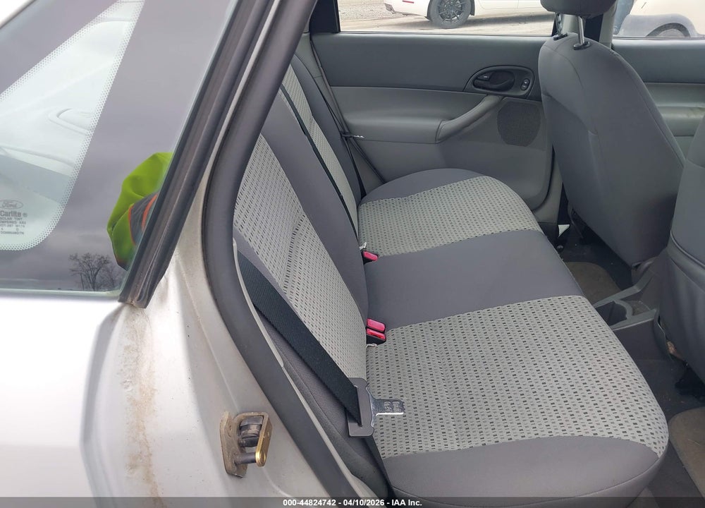 2005 FORD FOCUS ZX4 VIN: 1FAFP34N45W164908