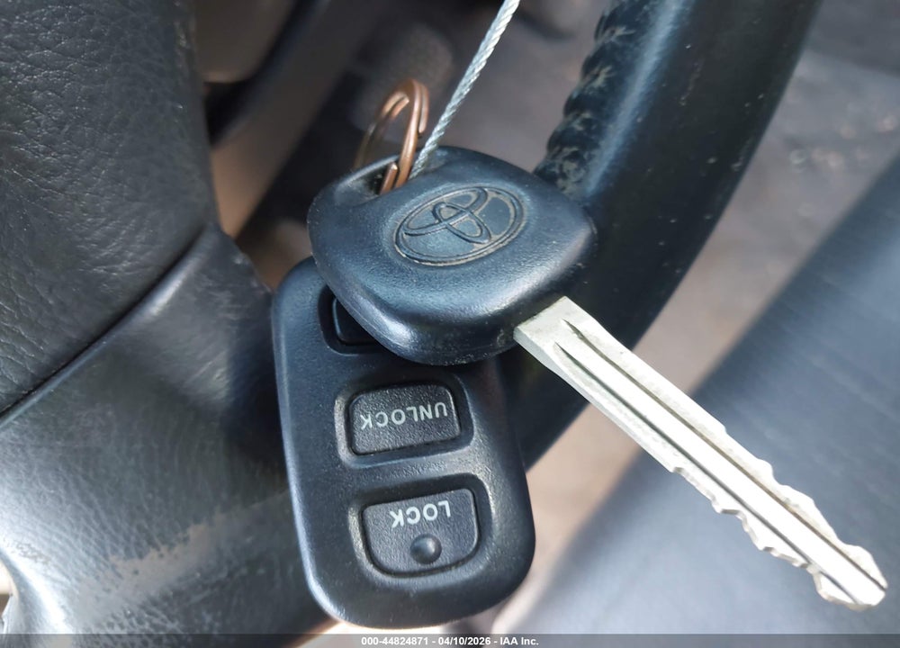 2002 TOYOTA CAMRY SE V6 VIN: 4T1BF30K82U504801