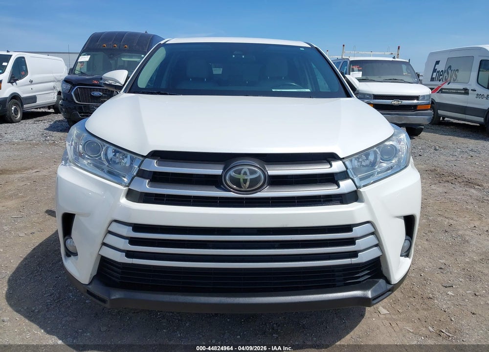 2018 TOYOTA HIGHLANDER LE PLUS VIN: 5TDBZRFH9JS826943