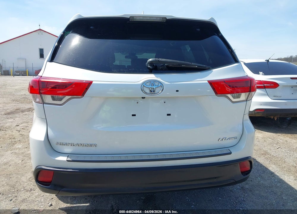 2018 TOYOTA HIGHLANDER LE PLUS VIN: 5TDBZRFH9JS826943