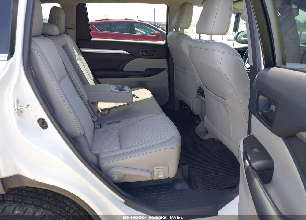 2018 TOYOTA HIGHLANDER LE PLUS VIN: 5TDBZRFH9JS826943