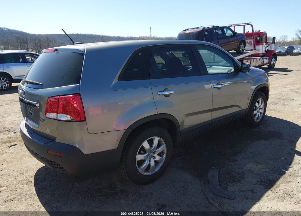 2013 KIA SORENTO LX VIN: 5XYKT3A1XDG330124