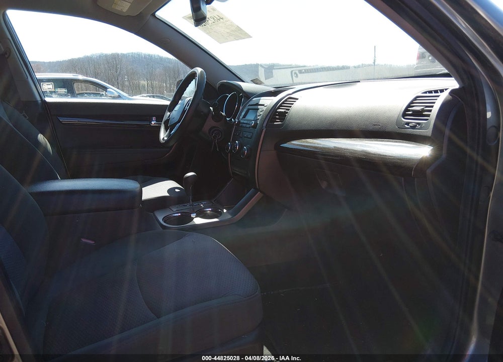 2013 KIA SORENTO LX VIN: 5XYKT3A1XDG330124