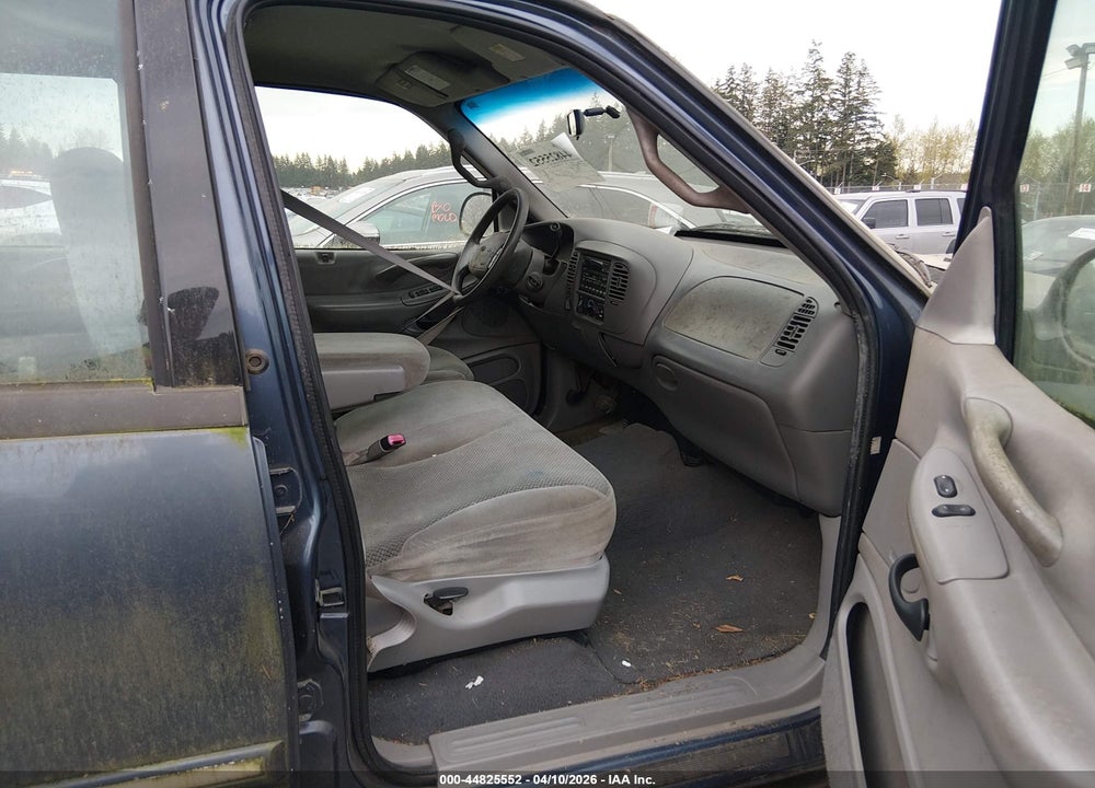 2000 FORD EXPEDITION XLT VIN: 1FMRU1667YLB66809