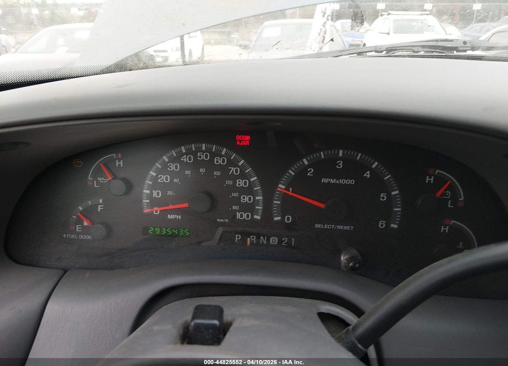 2000 FORD EXPEDITION XLT VIN: 1FMRU1667YLB66809