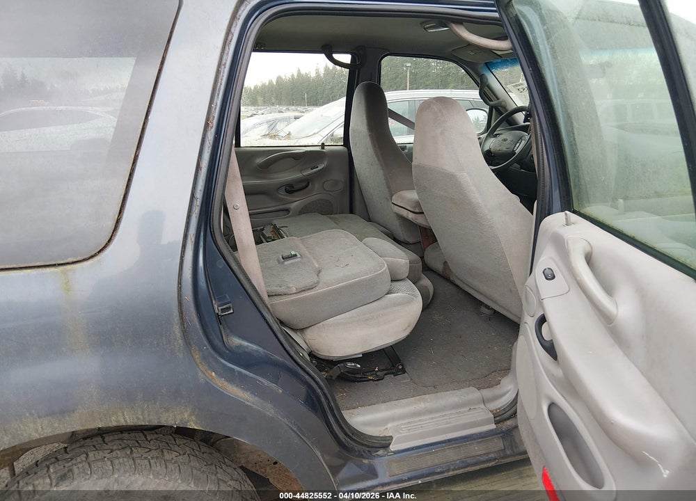 2000 FORD EXPEDITION XLT VIN: 1FMRU1667YLB66809