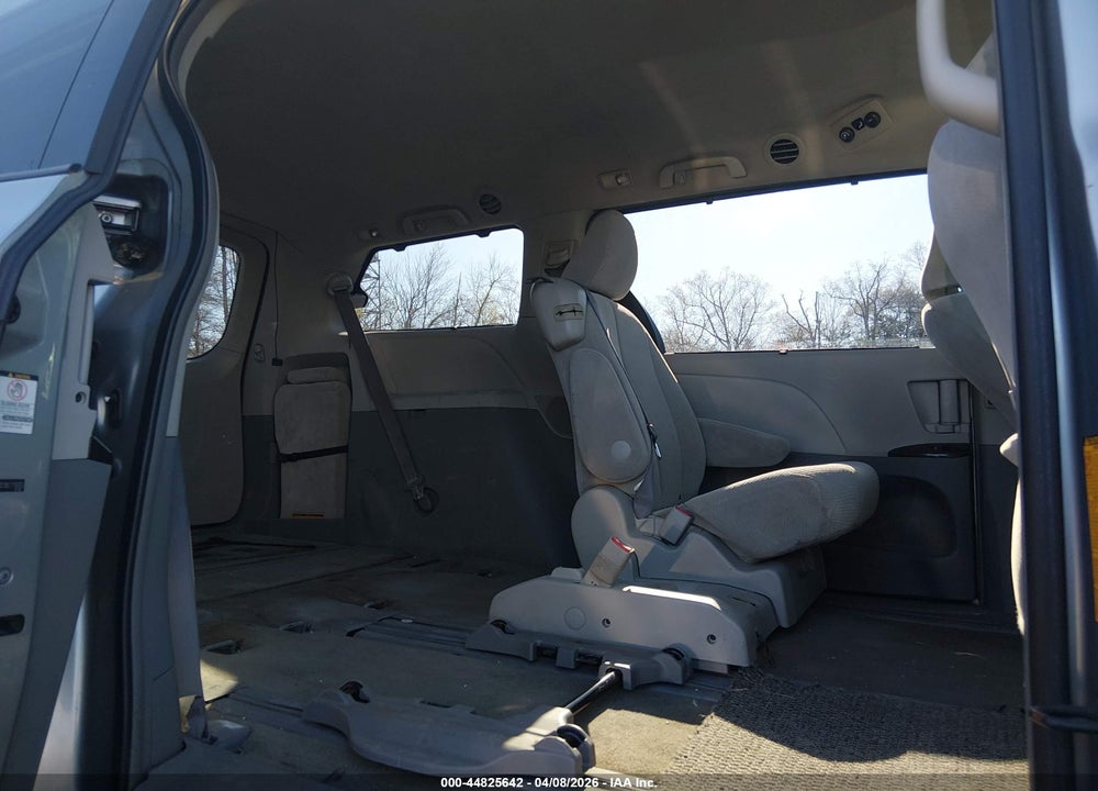 2011 TOYOTA SIENNA LE V6 VIN: 5TDKK3DC9BS110005