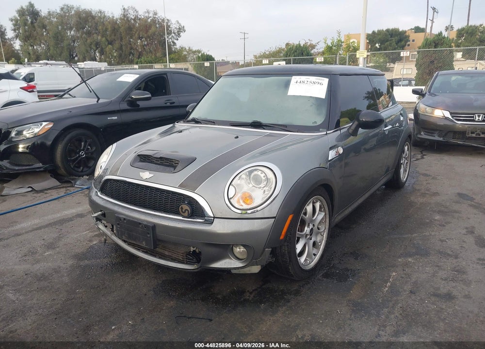 2007 MINI COOPER S VIN: WMWMF73587TL85460