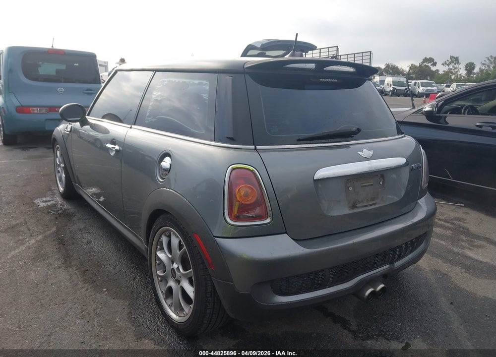 2007 MINI COOPER S VIN: WMWMF73587TL85460