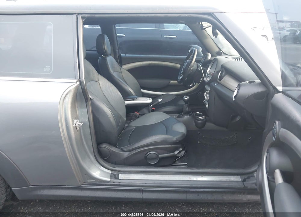 2007 MINI COOPER S VIN: WMWMF73587TL85460