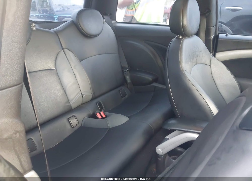 2007 MINI COOPER S VIN: WMWMF73587TL85460
