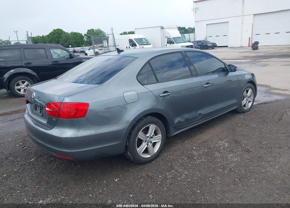 2014 VOLKSWAGEN JETTA 1.8T SE VIN: 3VWD07AJ2EM281835