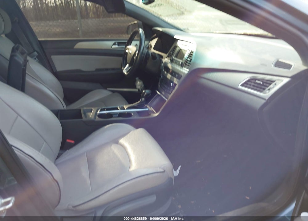 2015 HYUNDAI SONATA SPORT 2.0T VIN: 5NPE34AB7FH221613