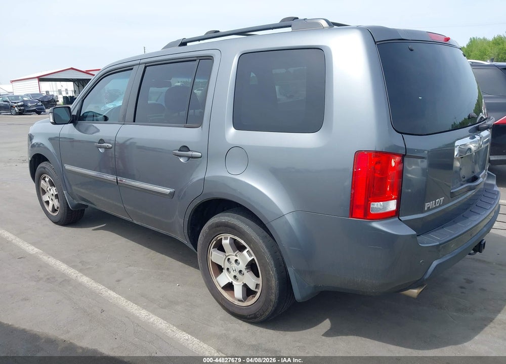 2011 HONDA PILOT TOURING VIN: 5FNYF4H97BB095494
