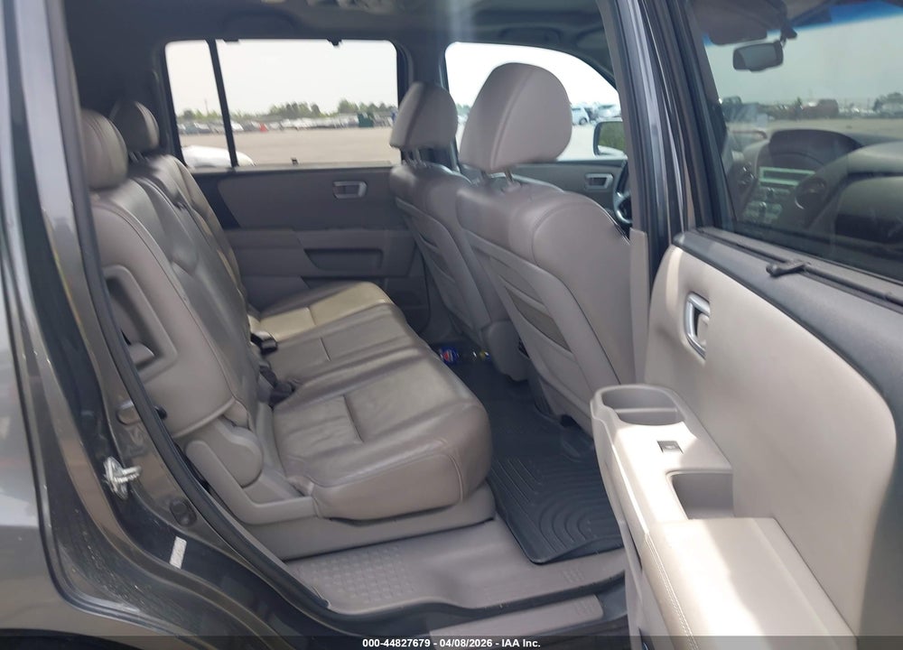 2011 HONDA PILOT TOURING VIN: 5FNYF4H97BB095494