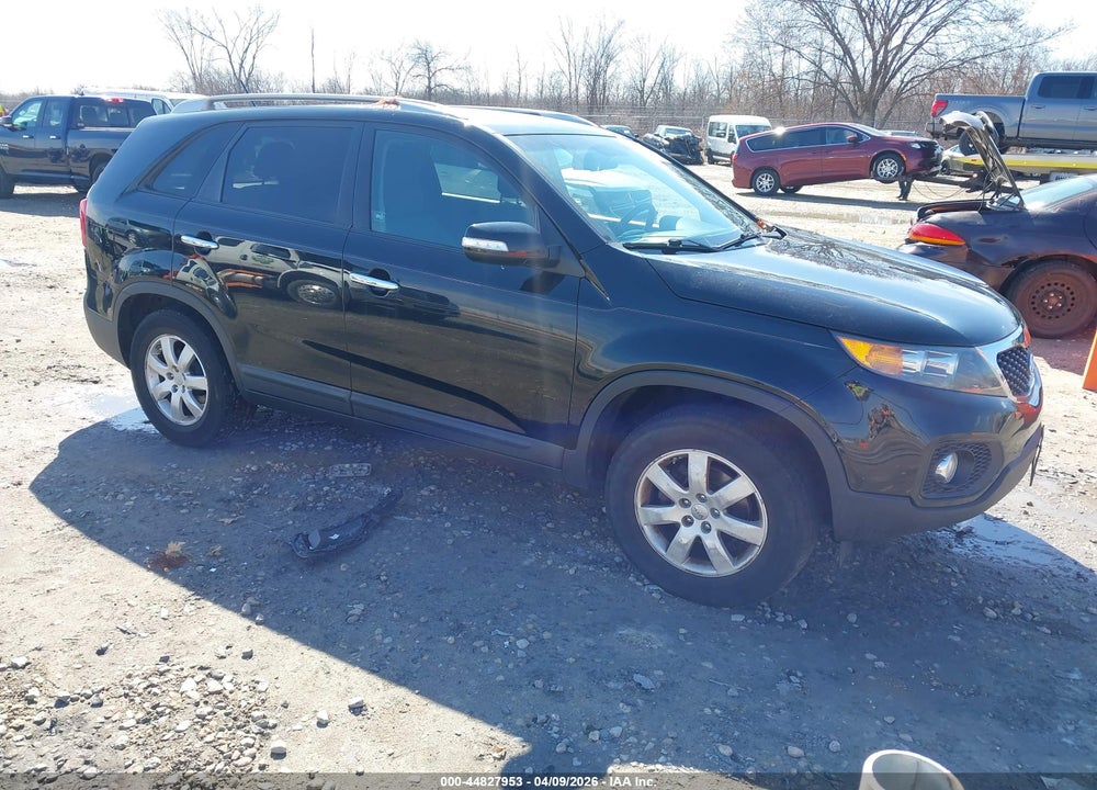 2013 KIA SORENTO LX VIN: 5XYKT4A64DG418720