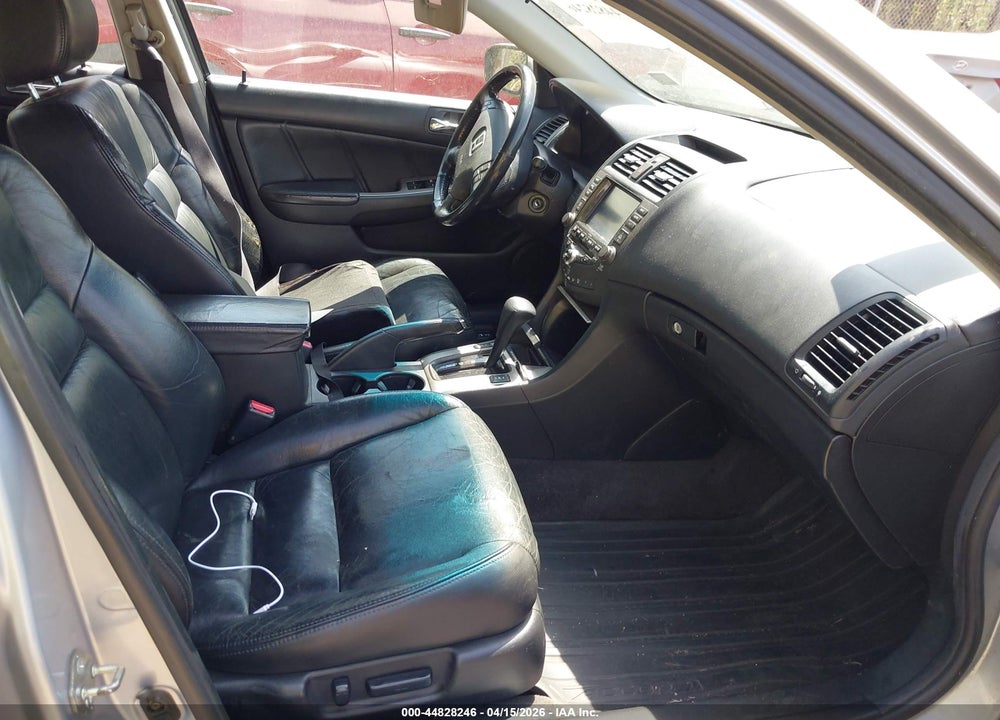 2004 HONDA ACCORD 3.0 EX VIN: 1HGCM66804A066132