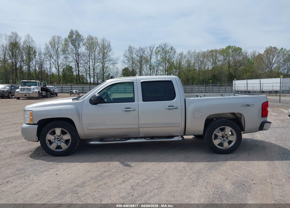 2011 CHEVROLET SILVERADO 1500 LT VIN: 1GCPKSE3XBF137213