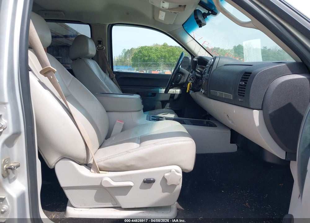 2011 CHEVROLET SILVERADO 1500 LT VIN: 1GCPKSE3XBF137213