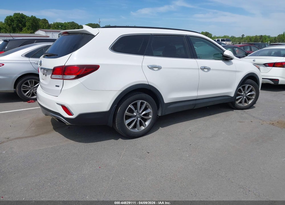 2017 HYUNDAI SANTA FE SE VIN: KM8SNDHF7HU187215