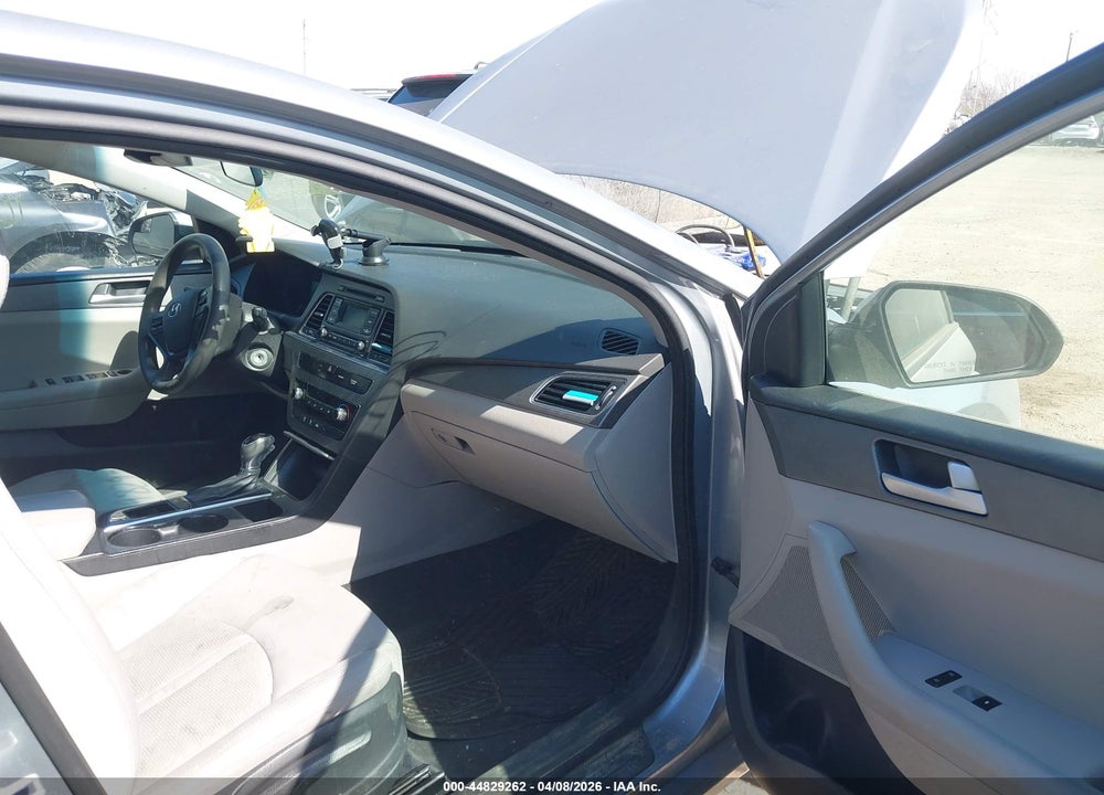 2015 HYUNDAI SONATA SE VIN: 5NPE24AF8FH081948