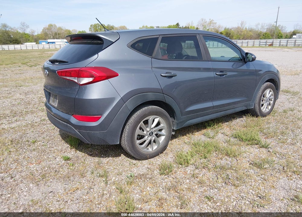 2018 HYUNDAI TUCSON SE VIN: KM8J23A45JU655357