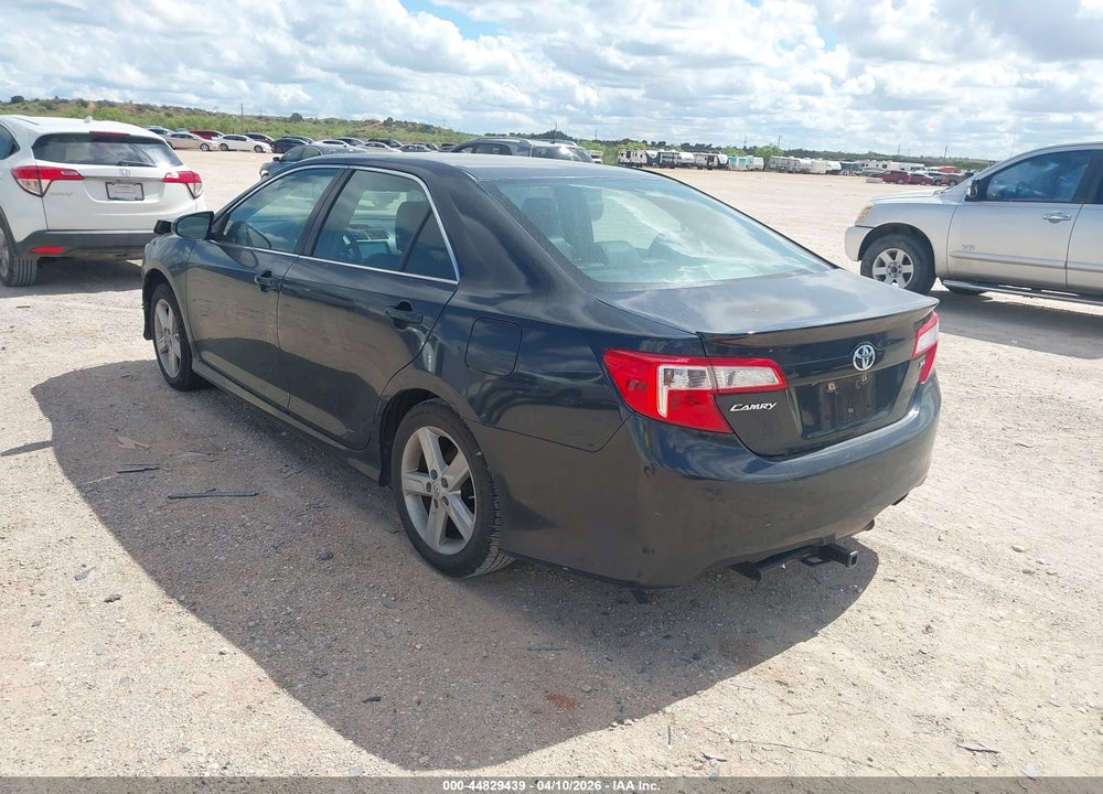 2014 TOYOTA CAMRY SE VIN: 4T1BF1FK5EU384553