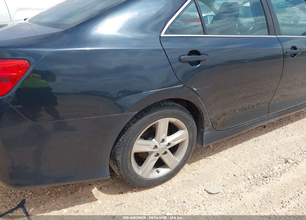 2014 TOYOTA CAMRY SE VIN: 4T1BF1FK5EU384553