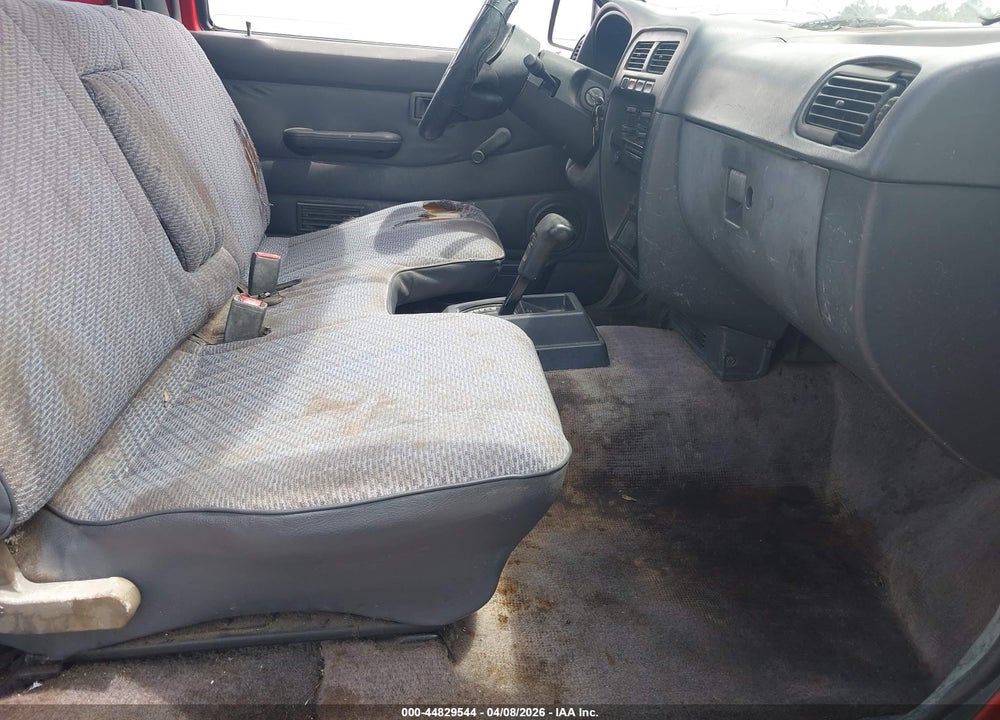 1996 NISSAN TRUCK XE VIN: 1N6SD11S5TC363414