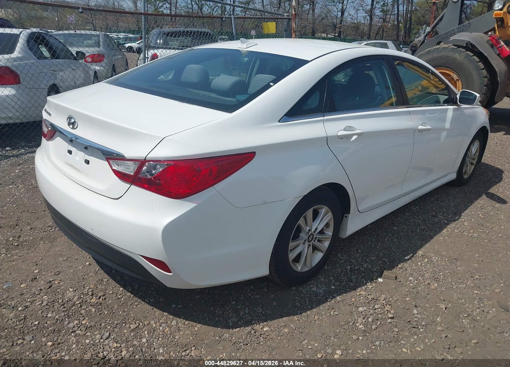 2014 HYUNDAI SONATA GLS VIN: 5NPEB4AC8EH915642