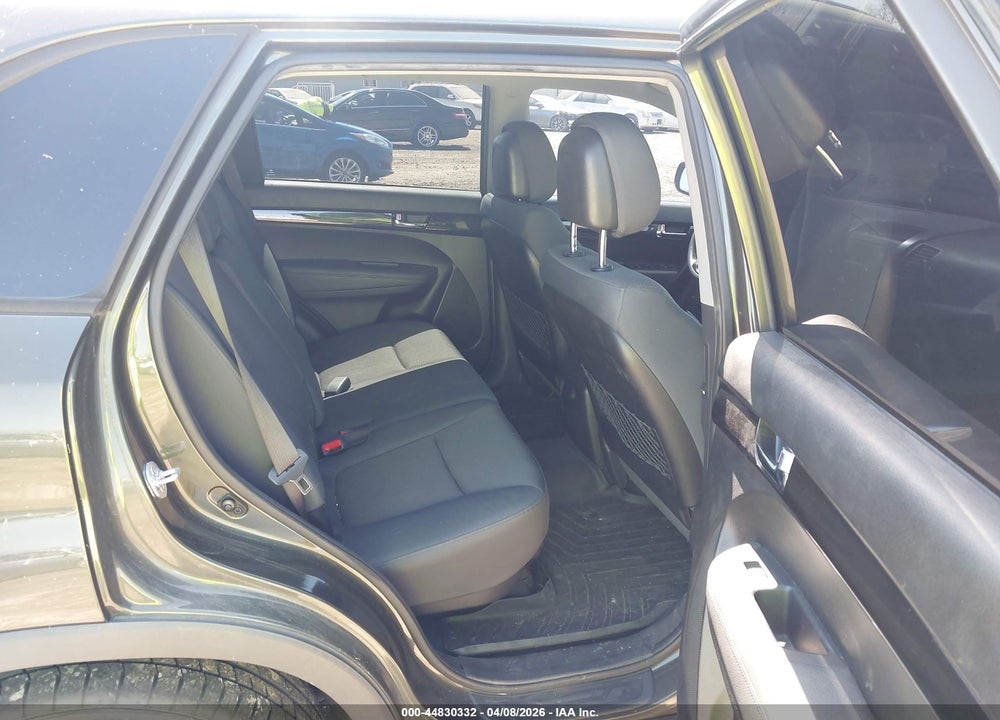 2013 KIA SORENTO LX VIN: 5XYKT4A60DG332207