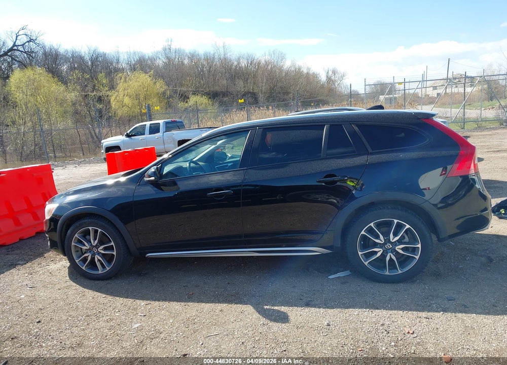 2015 VOLVO V60 CROSS COUNTRY T5 PLATINUM VIN: YV4612HM8F1001696