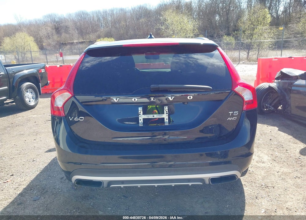 2015 VOLVO V60 CROSS COUNTRY T5 PLATINUM VIN: YV4612HM8F1001696