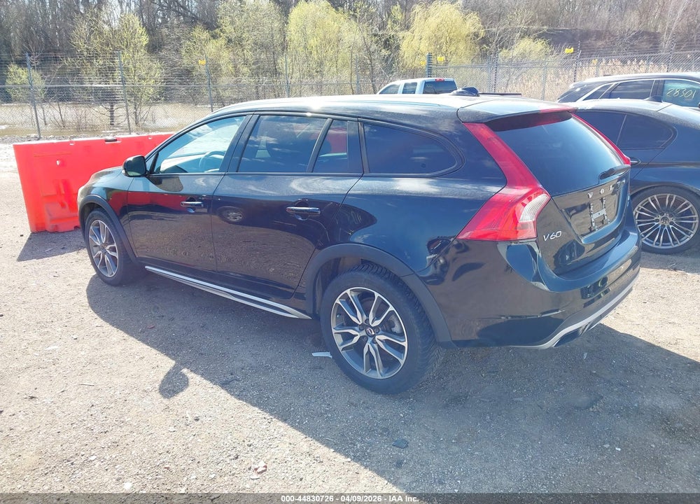 2015 VOLVO V60 CROSS COUNTRY T5 PLATINUM VIN: YV4612HM8F1001696