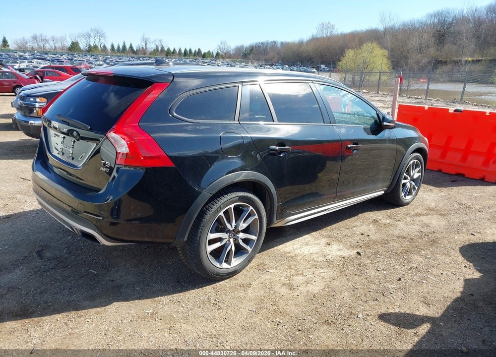 2015 VOLVO V60 CROSS COUNTRY T5 PLATINUM VIN: YV4612HM8F1001696