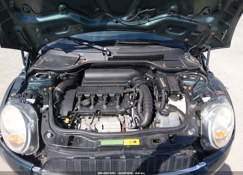 2010 MINI COOPER S VIN: WMWMF7C51ATZ72980