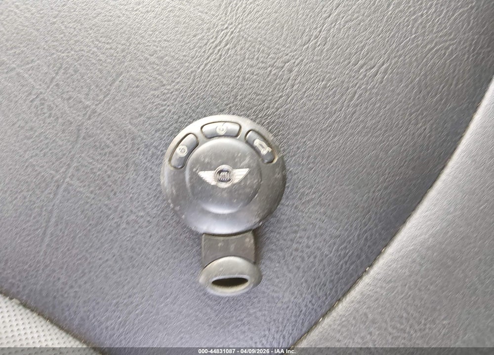 2010 MINI COOPER S VIN: WMWMF7C51ATZ72980