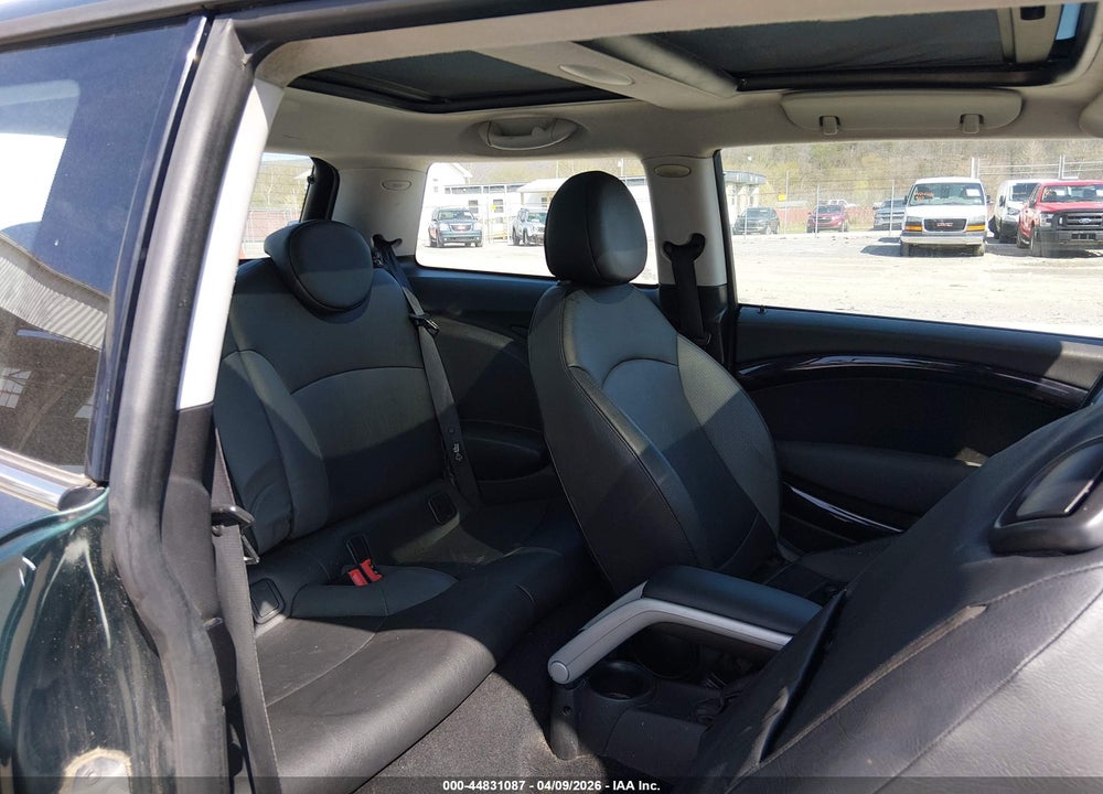 2010 MINI COOPER S VIN: WMWMF7C51ATZ72980