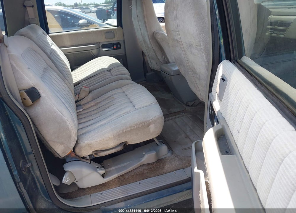 1994 CHEVROLET SUBURBAN C1500 VIN: 1GNEC16K4RJ360625