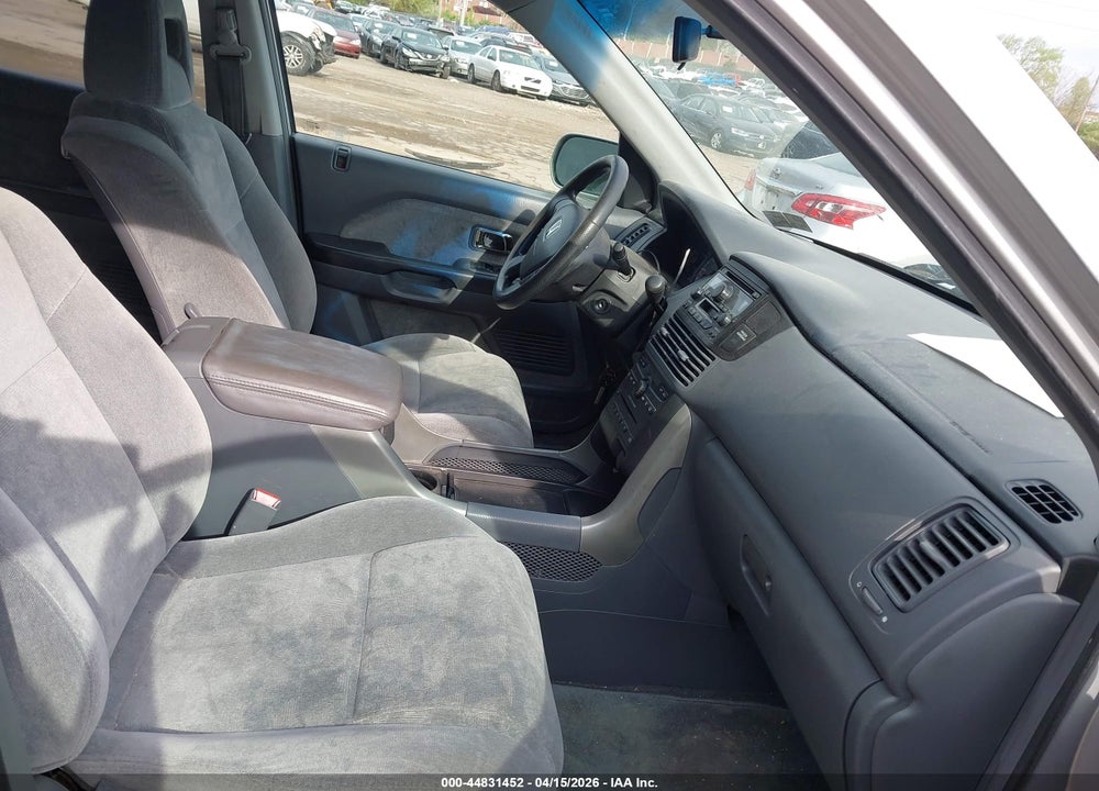 2005 HONDA PILOT EX VIN: 5FNYF18465B048111