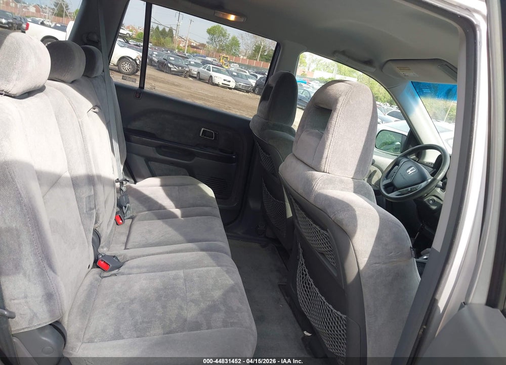 2005 HONDA PILOT EX VIN: 5FNYF18465B048111
