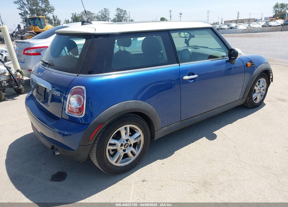 2013 MINI HARDTOP COOPER VIN: WMWSU3C57DT685735