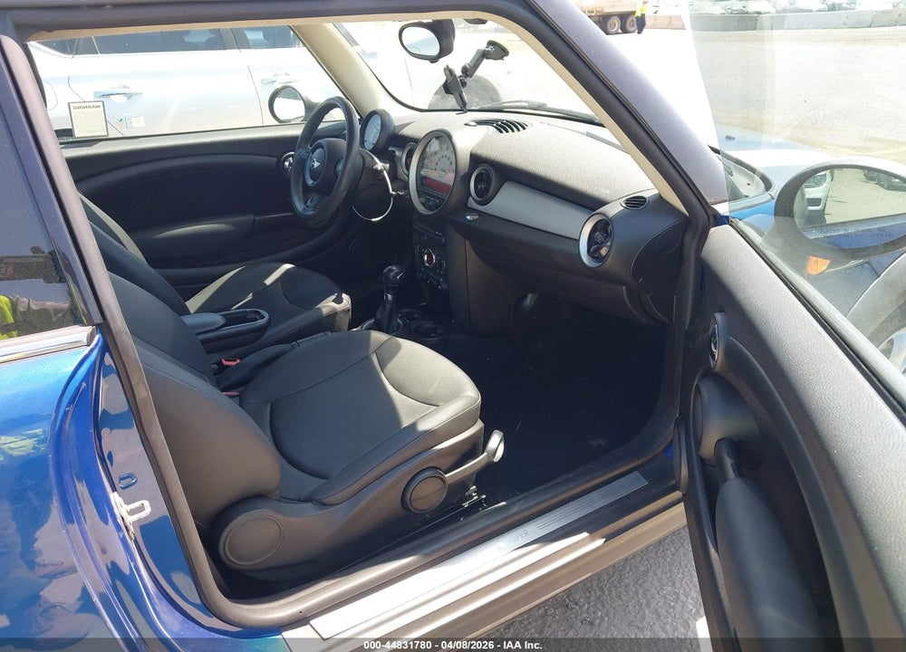2013 MINI HARDTOP COOPER VIN: WMWSU3C57DT685735