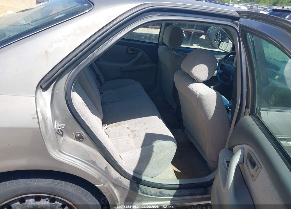 2001 TOYOTA CAMRY LE VIN: 4T1BG22K31U096985
