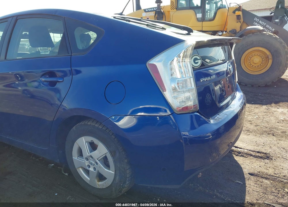 2011 TOYOTA PRIUS TWO VIN: JTDKN3DU9B1364262