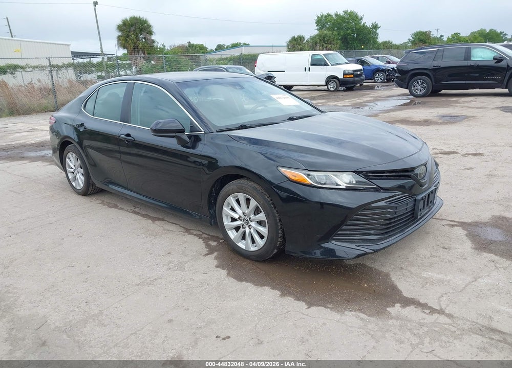 2018 TOYOTA CAMRY LE VIN: 4T1B11HK2JU091585