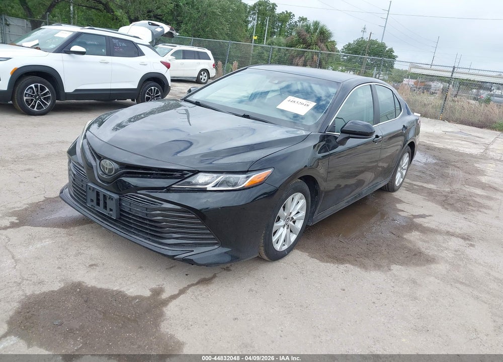 2018 TOYOTA CAMRY LE VIN: 4T1B11HK2JU091585