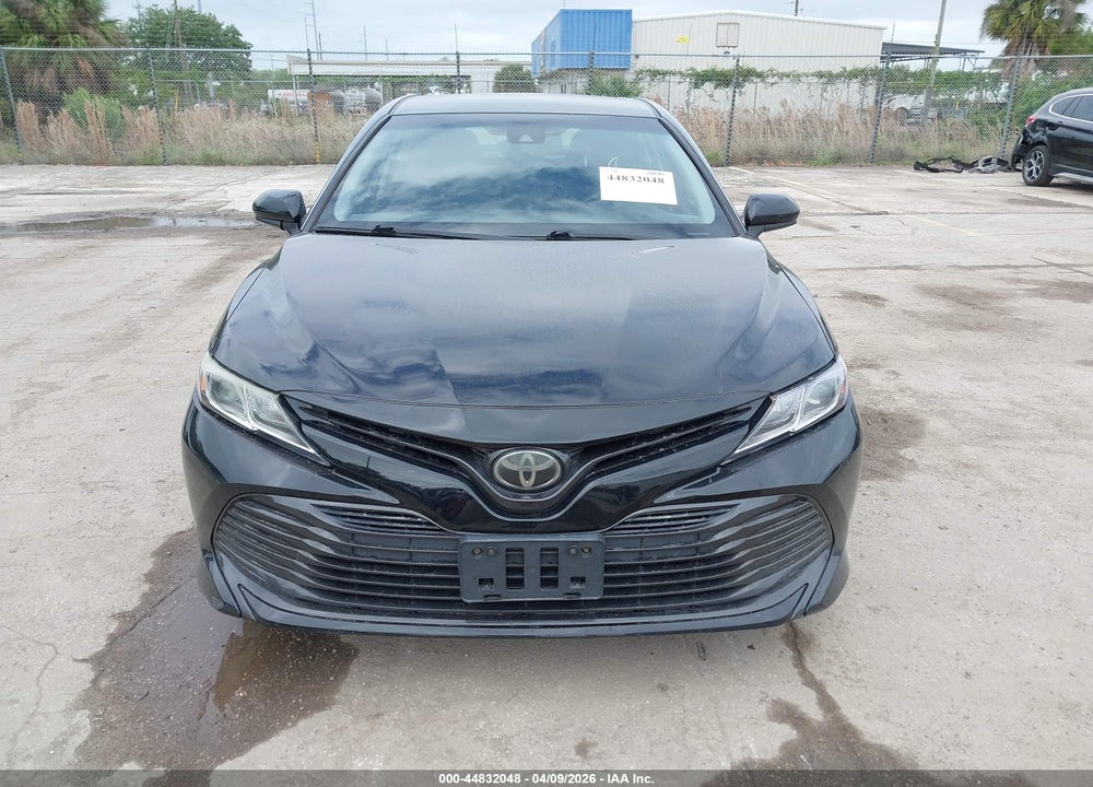 2018 TOYOTA CAMRY LE VIN: 4T1B11HK2JU091585