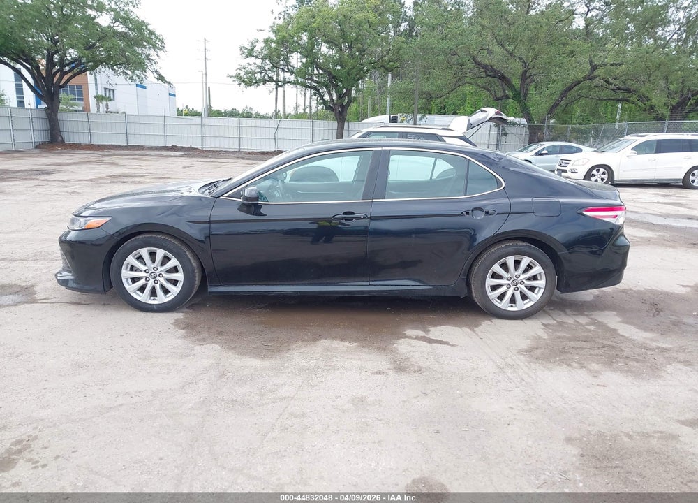 2018 TOYOTA CAMRY LE VIN: 4T1B11HK2JU091585